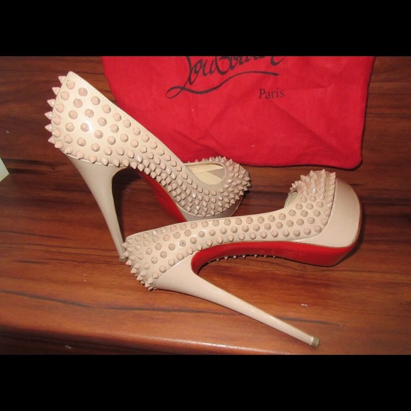 Christian Louboutin - Picture 3 of 4